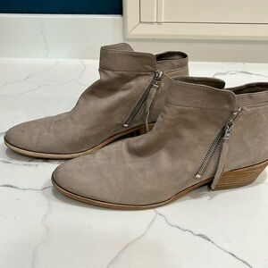 Sam Edelman “Packer” putty colored leather booties